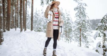 Mode für die kalte Jahreszeit: Die besten Winterstyles für Damen (Foto: AdobeStock - 1069272950 maxbelchenko)